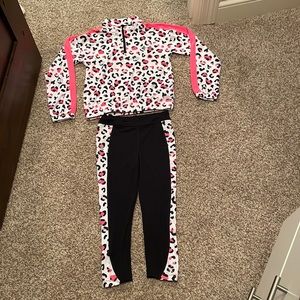 Girls' UA Young Wild ¼ Zip Capri set